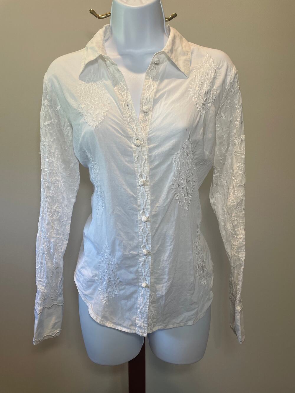 White House Black Market Embroidered Button‑Down Top Size M – White 100% Cotton